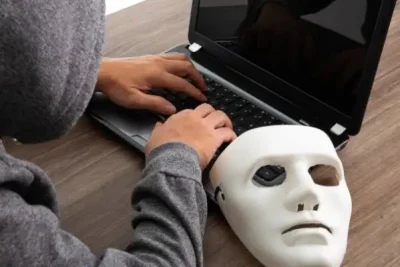 hacker-usando-notebook